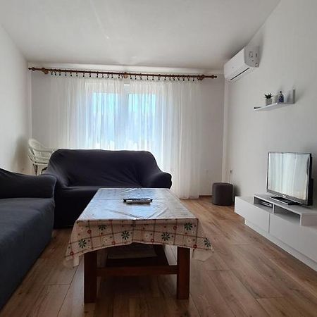 Apartments Jele Baska  Bagian luar foto
