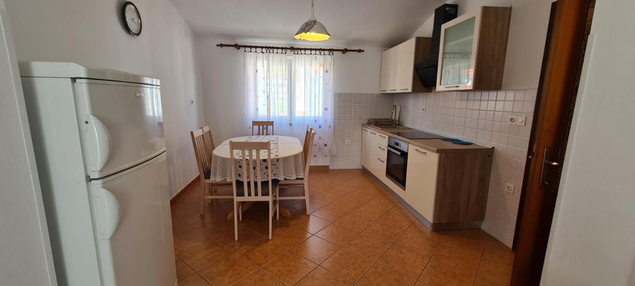 Apartments Jele Baska  Bagian luar foto